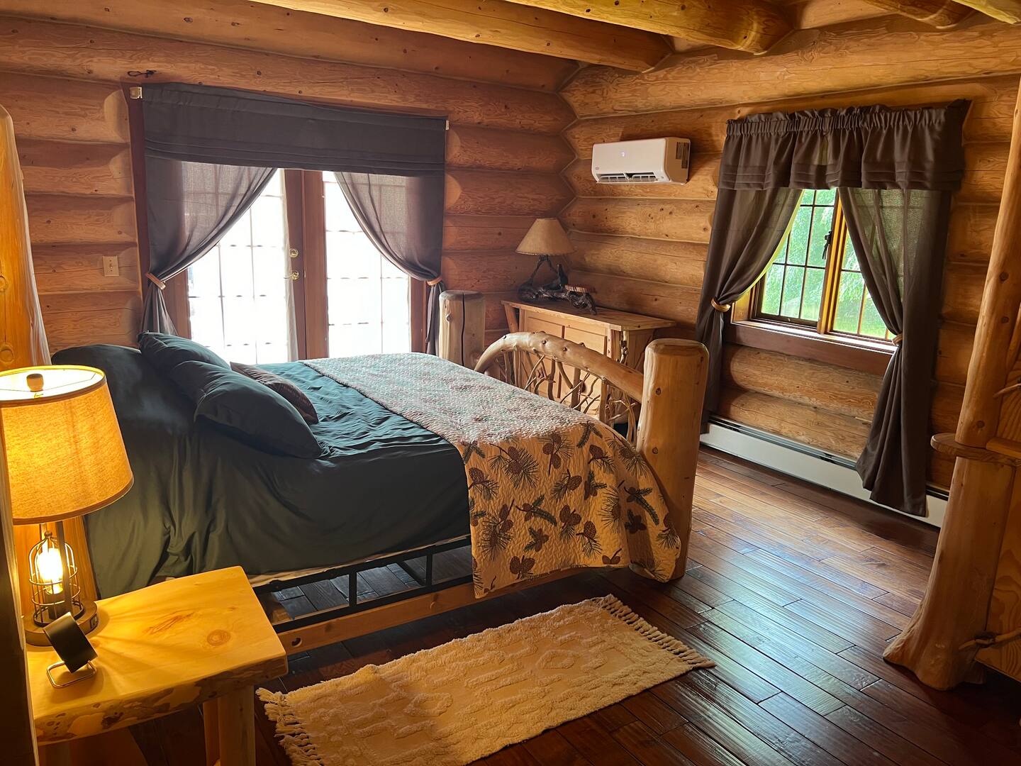 BR4 — main floor, private ensuite — photo 1